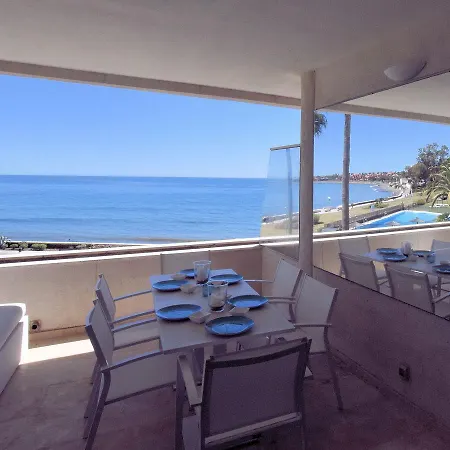 Appartement Near The Beach, Pool, Tennis Court, 3-bedrooms, 2-bathrooms, Ac Estepona