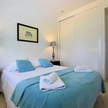 Appartement Near The Beach, Pool, Tennis Court, 3-bedrooms, 2-bathrooms, Ac Estepona