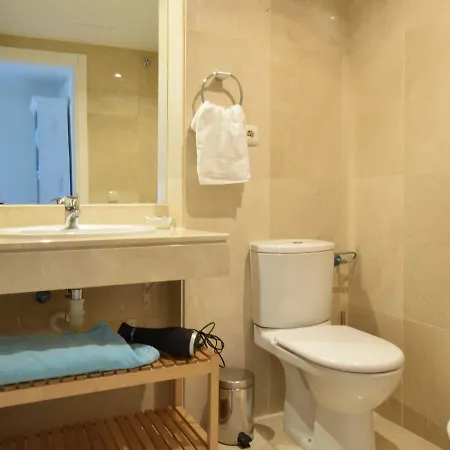 Appartement Near The Beach, Pool, Tennis Court, 3-bedrooms, 2-bathrooms, Ac Estepona